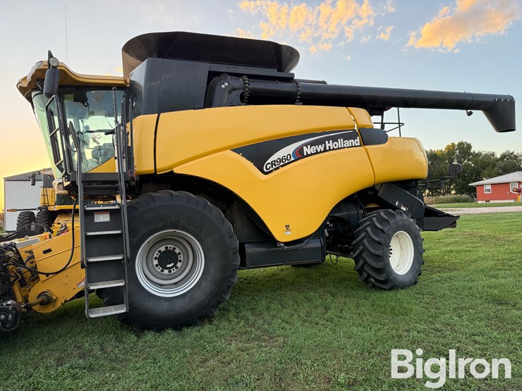 new-holland-cr960-image-12