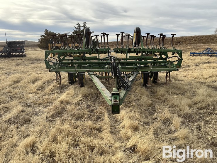 john-deere-1010-image-2