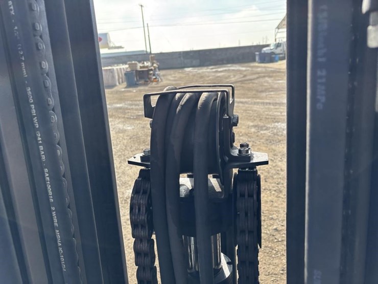 2020-toyota-8fg35u-image-15