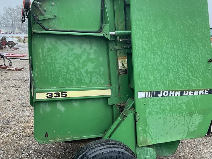 john-deere-335-image-4