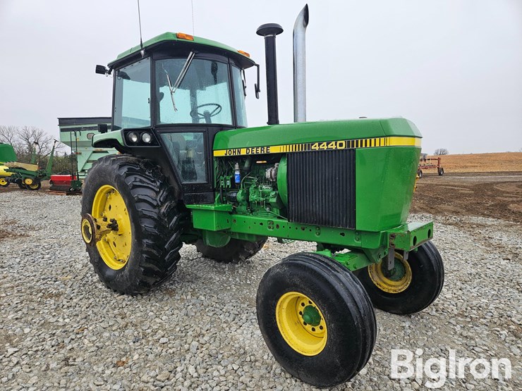 john-deere-4440-image-3