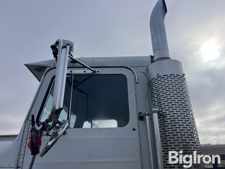 freightliner-flc120-image-11