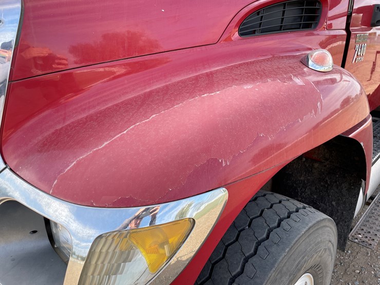 international-7400-image-23