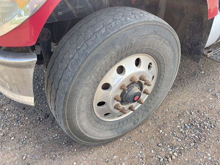 international-7400-image-9