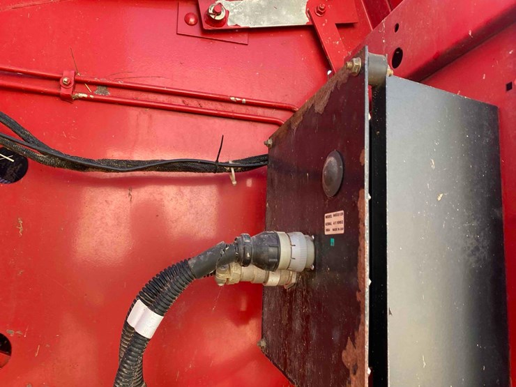 new-holland-644-image-32