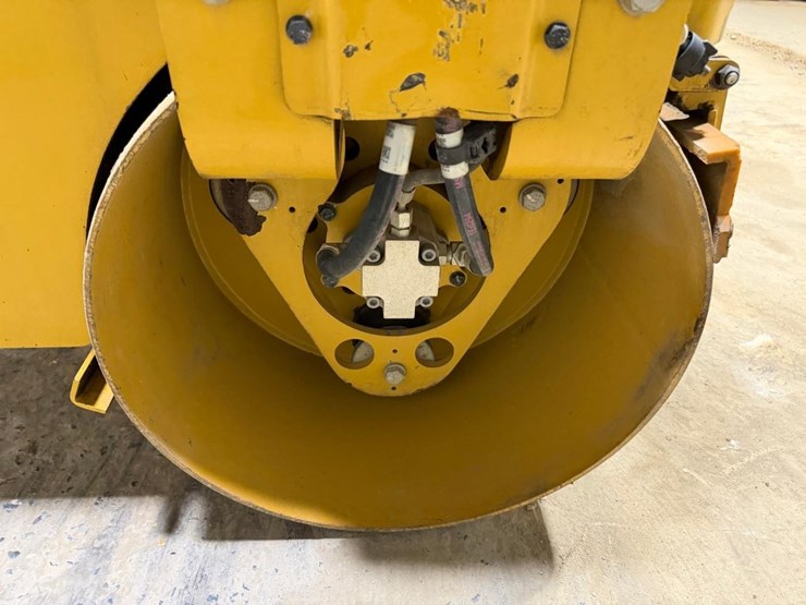 2019-caterpillar-cb1.7-image-16