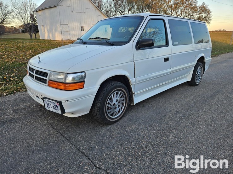 1994-dodge-grand-caravan-image-1