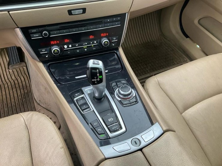 #2053-•-2010-bmw-550gt-car*-image-55