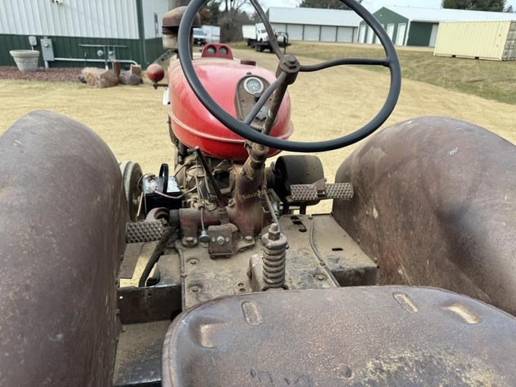 mccormick-w-6-tractor-image-9