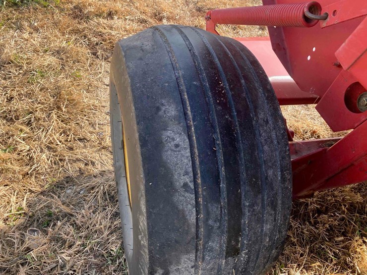 new-holland-644-image-40