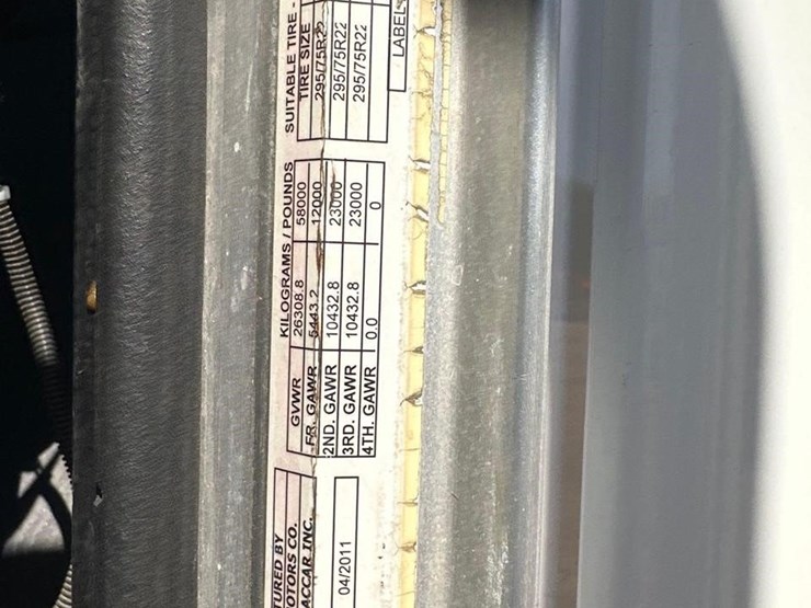 2012-peterbilt-367-image-30