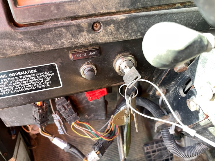 #1108-•-1996-international-cab-and-chassis-(has-mn-title)-image-28