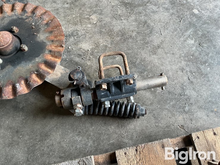 yetter-fertilizer-opening-disks-image-16