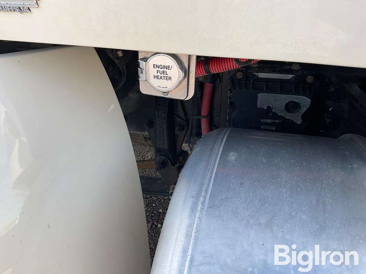 2020-peterbilt-579-image-18