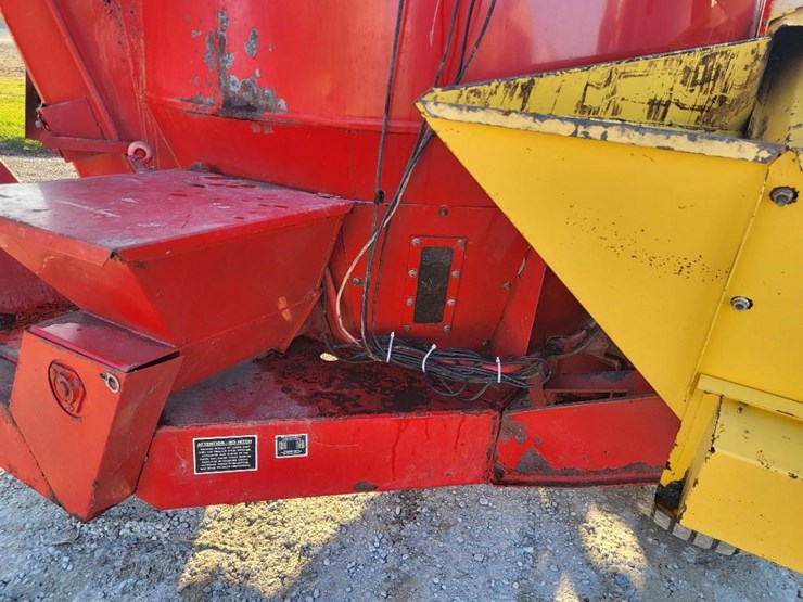 new-holland-358-image-21