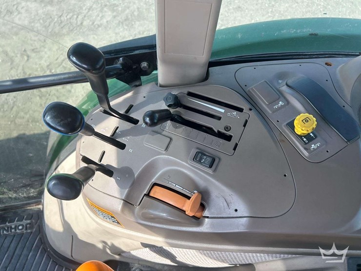 john-deere-6135e-image-15