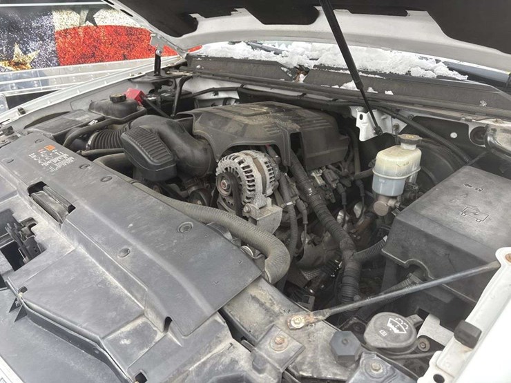 2013-chevrolet-tahoe-image-25