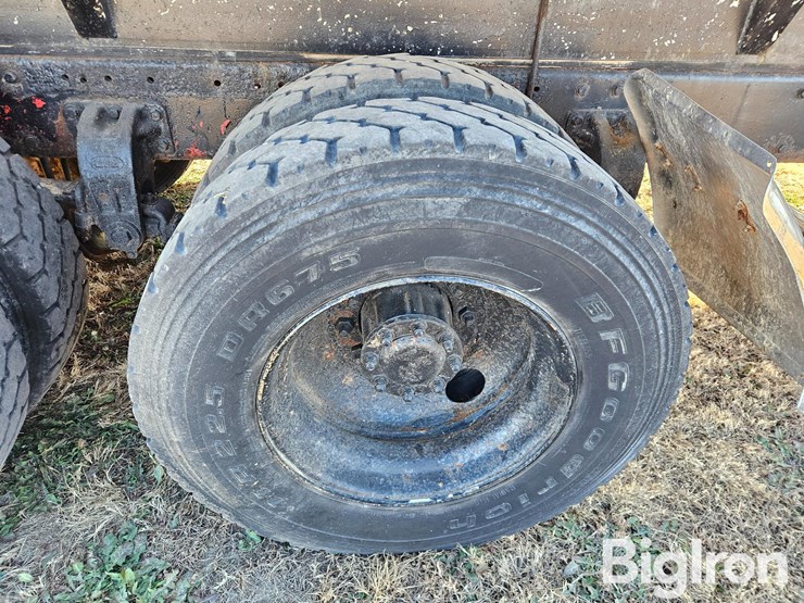 peterbilt-378-image-14