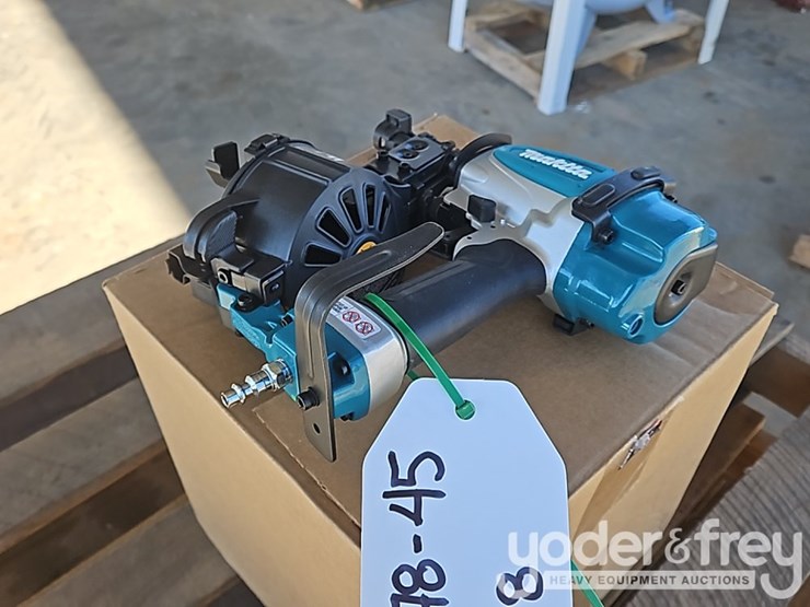 makita-an454-1-3/4"-roofing-coil-pheumatic-nailer,-reconditioned-image-4