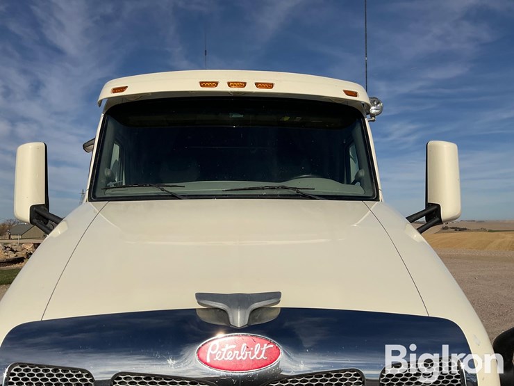 2020-peterbilt-579-image-11