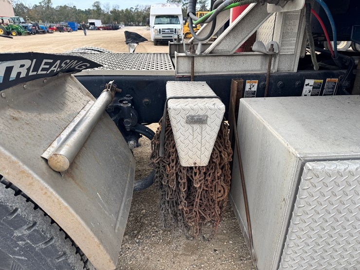 2016-kenworth-t680-image-8