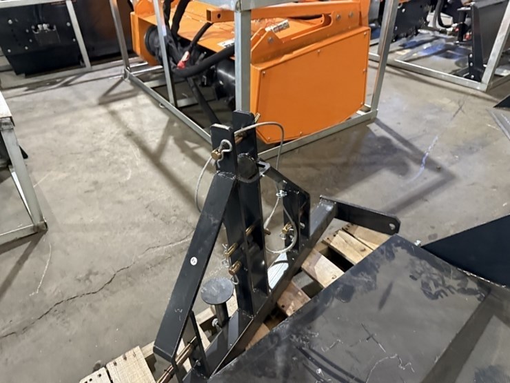 2025-wolverine-25"-3-point-hitch-bucket-image-7