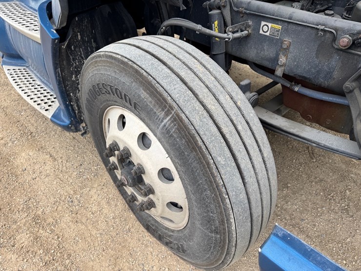 2016-kenworth-t680-image-18