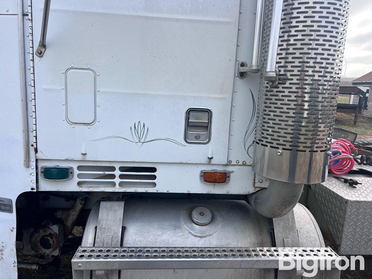 freightliner-flc120-image-10