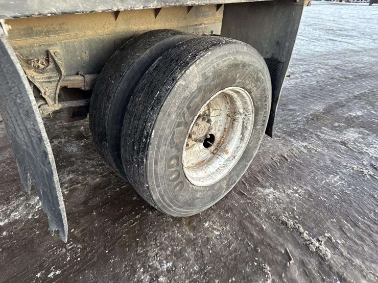 2011-ford-f650-image-9