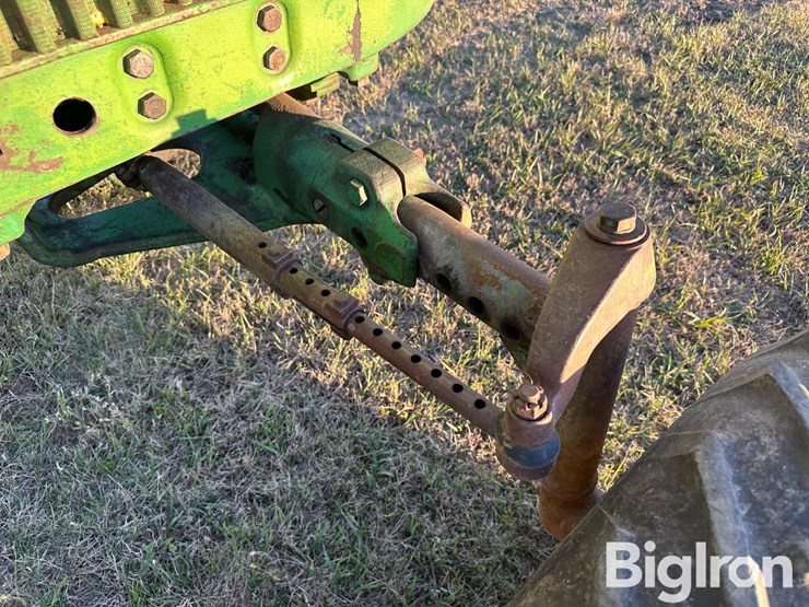 john-deere-4010-image-17