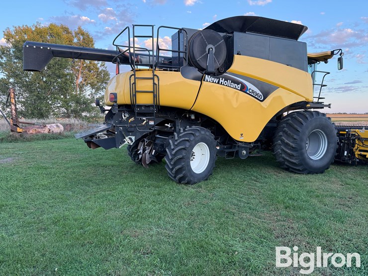 new-holland-cr960-image-9