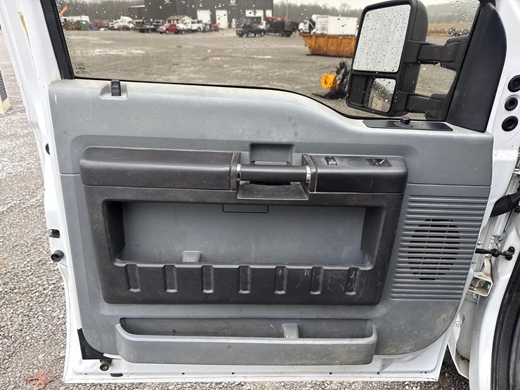 ford-f350-xl-image-21