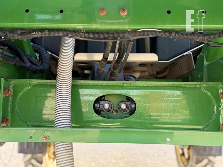 john-deere-r4038-image-15