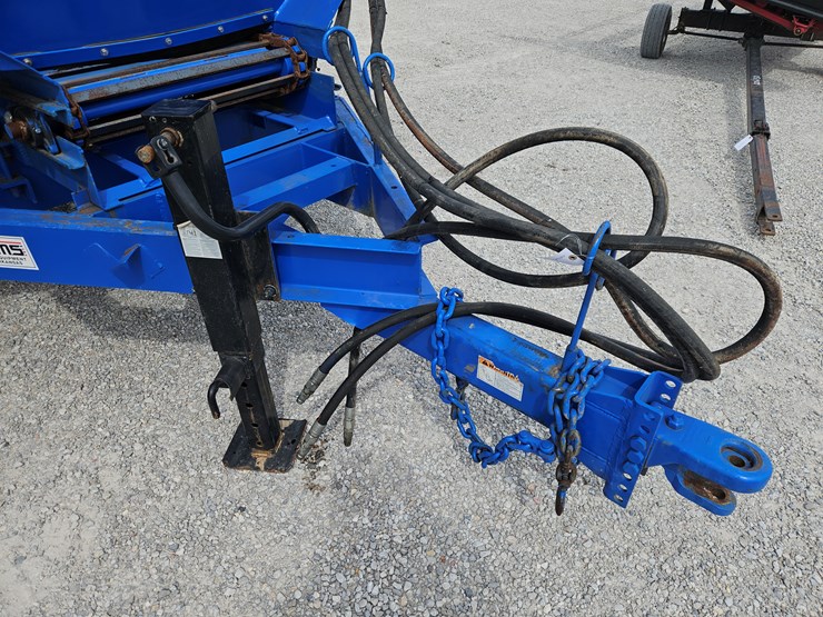 #203452-•-adams-cl20-litter-spreader-image-2