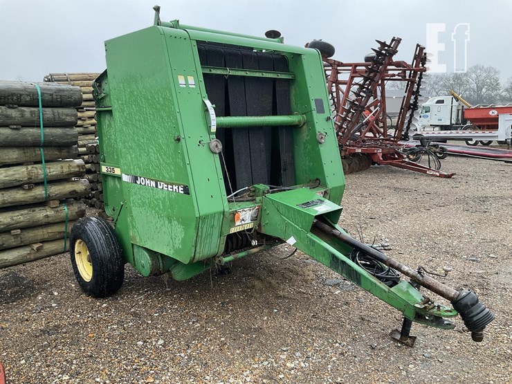 john-deere-335-image-2