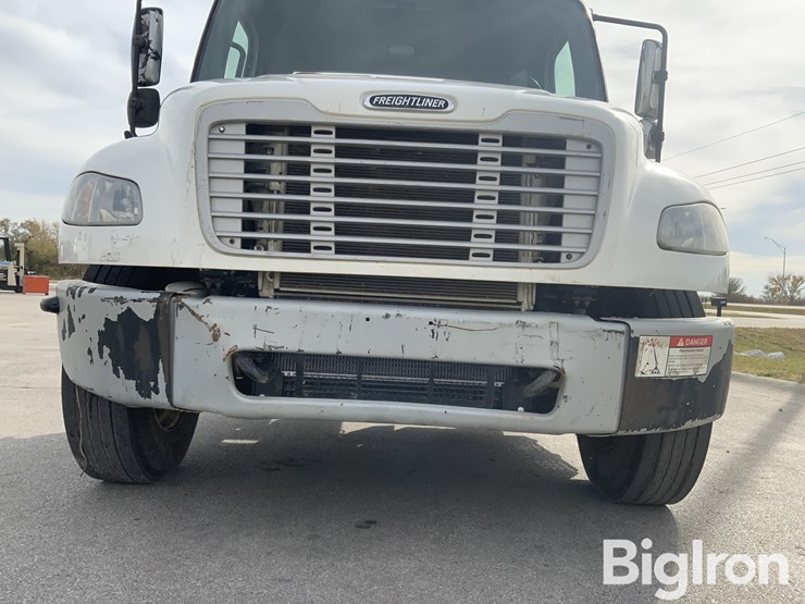 freightliner-m2-106-image-9