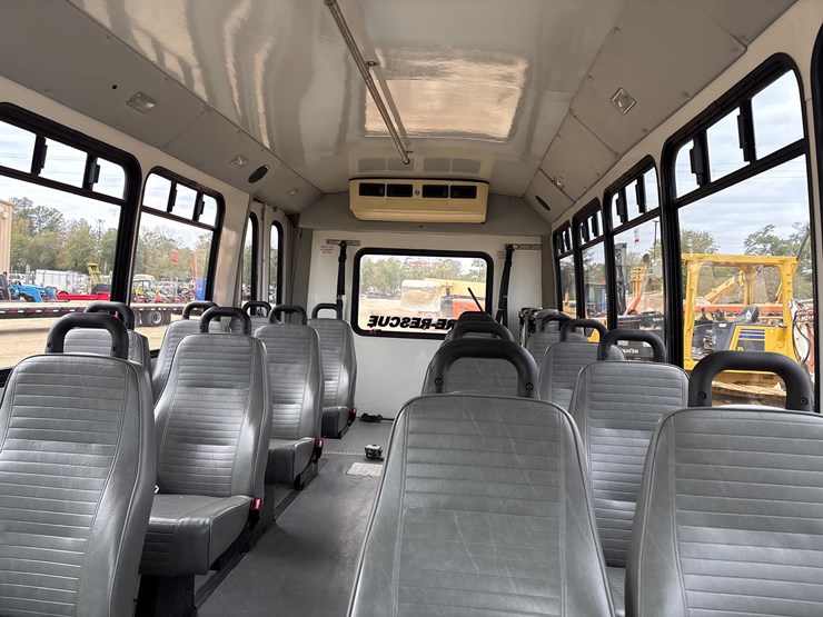 2013-ford-e450-image-8