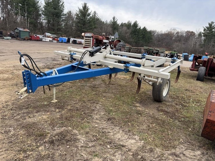 9-shank-chisel-plow-image-1