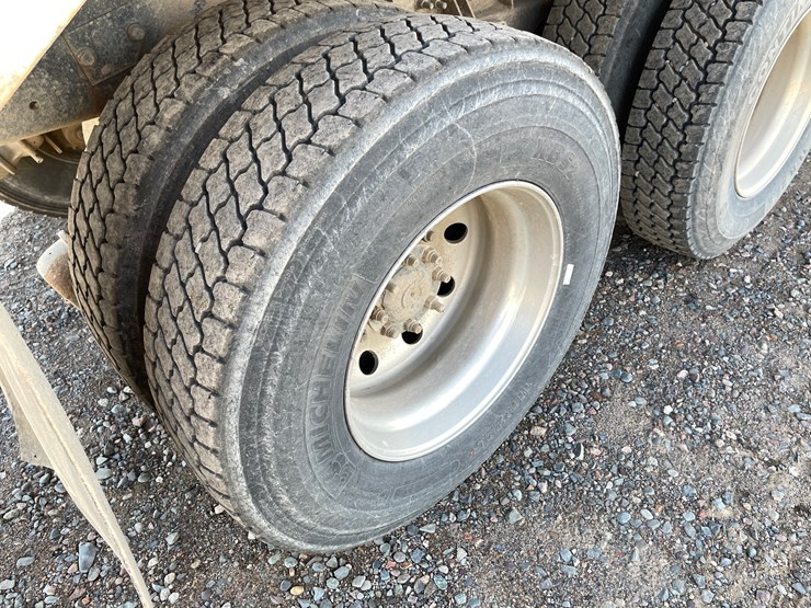 #1105-•-2005-international-5500i-6x4-dump-truck-(has-mn-title)-image-17