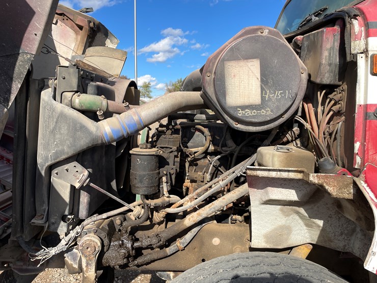 #1108-•-1996-international-cab-and-chassis-(has-mn-title)-image-16