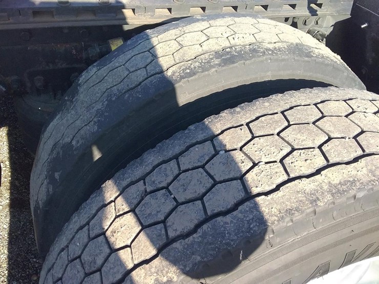 1996-freightliner-fld120-image-16