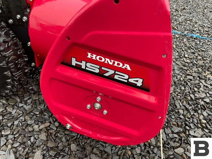 honda-hs724-walk-behind-snowblower-image-7