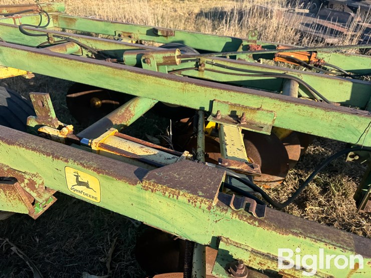 john-deere-230-image-18