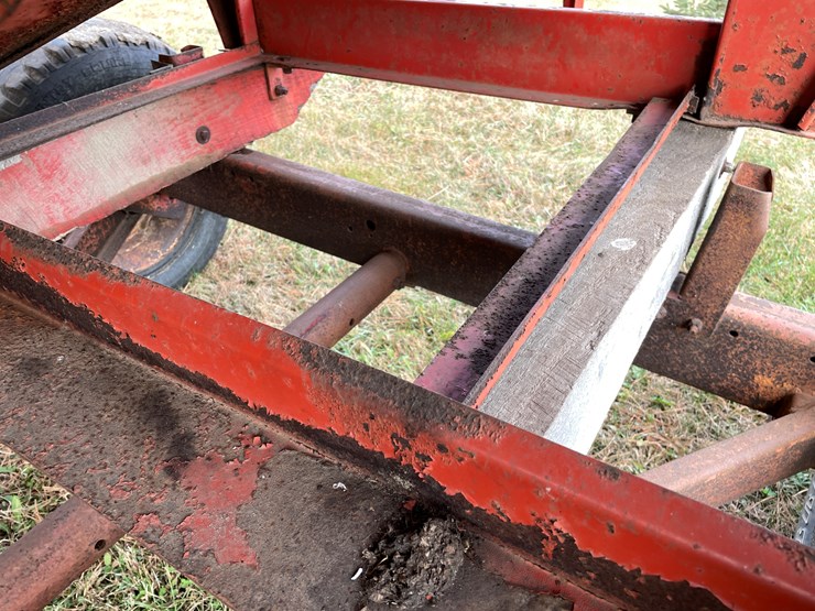 #205-•-j&m-gravity-box-on-running-gear-(boyceville,-wi)-image-22