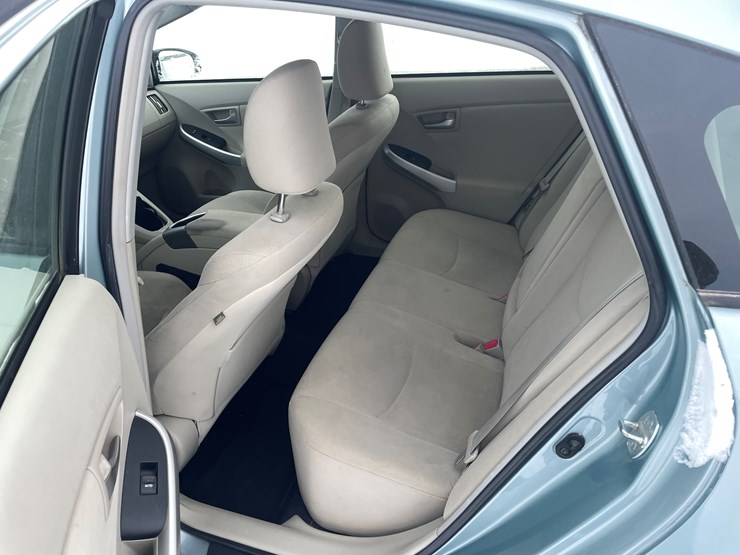 #1155-•-2013-toyota-prius-hybrid-(has-mn-title-in-delay)-image-17