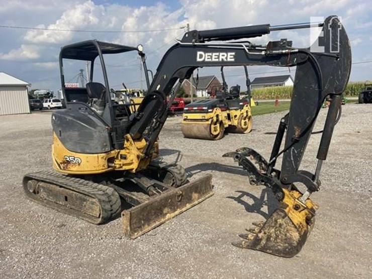 2012-deere-35d-image-2