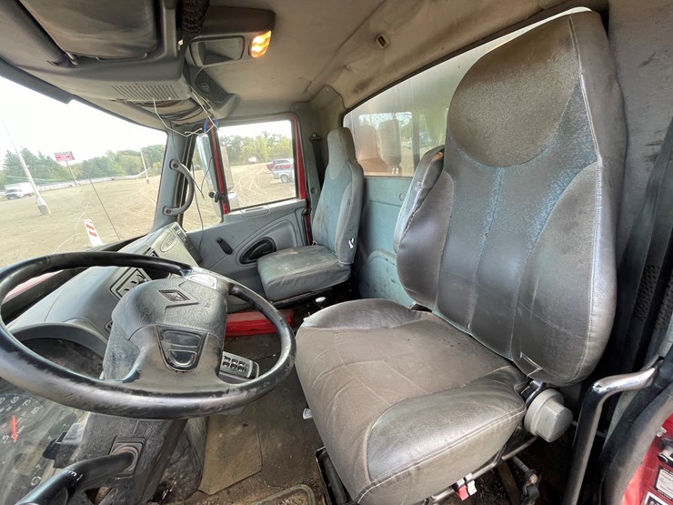 international-7400-image-28