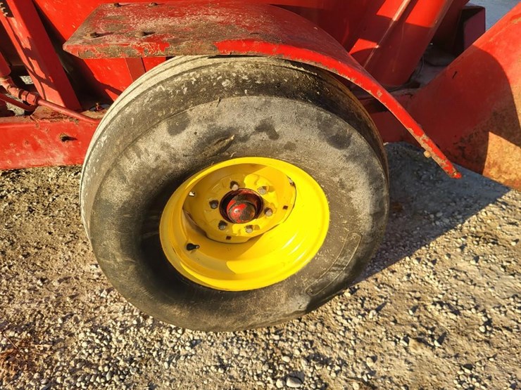 new-holland-358-image-32