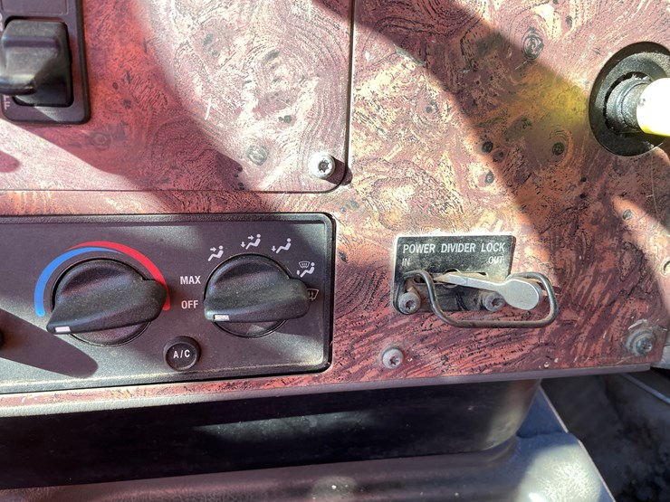 #1110-•-2002-international-5500i-6x4-dump-truck-(has-mn-title)-image-45