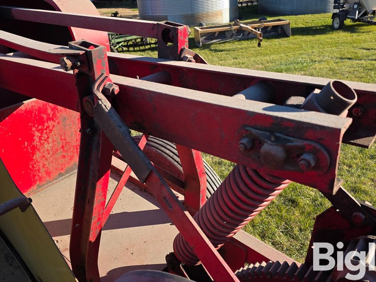 new-holland-77-image-14